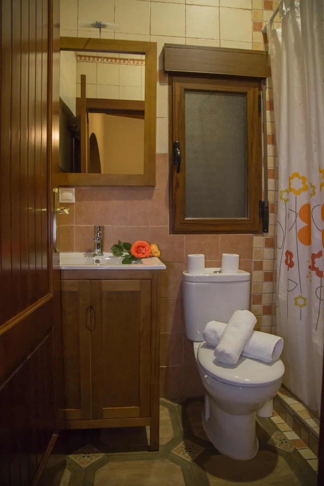 Encantadora casa rural para 13 personas rodeada de preciosos senderos en el Valle de Lecrín