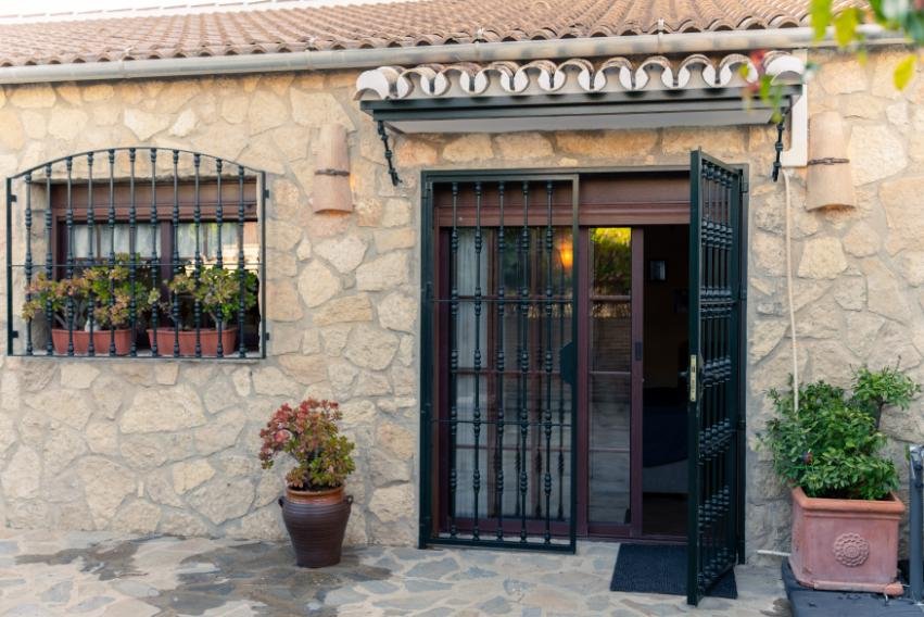 Casa rural con chimenea para 4 personas en Cuevas de Becerro.
