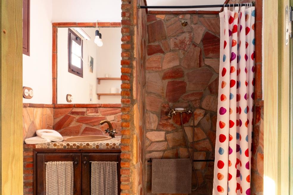 Casa rural con chimenea para 4 personas en Cuevas de Becerro.