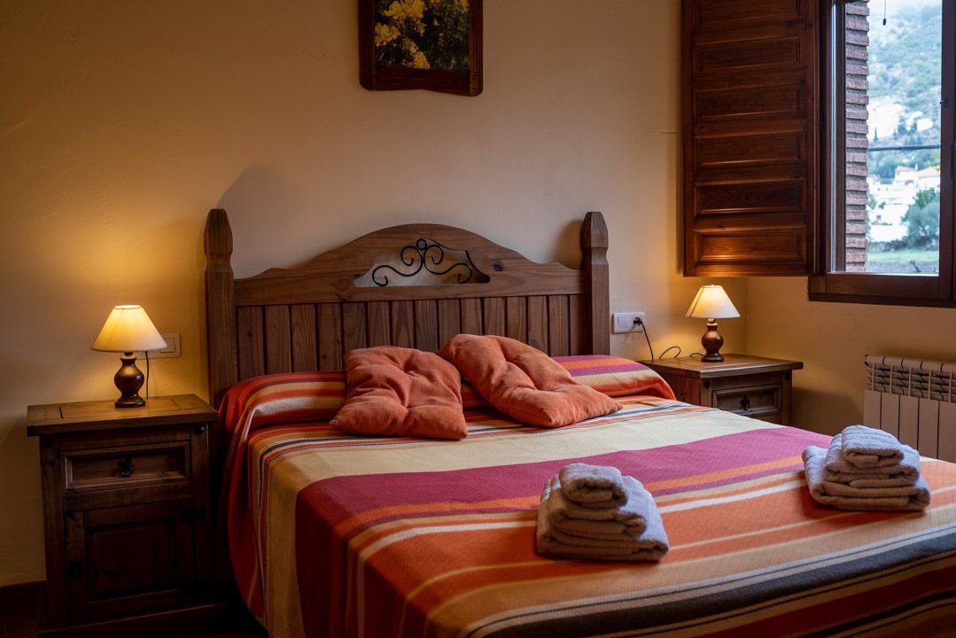 B.Precio apartamento en pleno corazón del pueblo de Nigüelas para 4 personas.