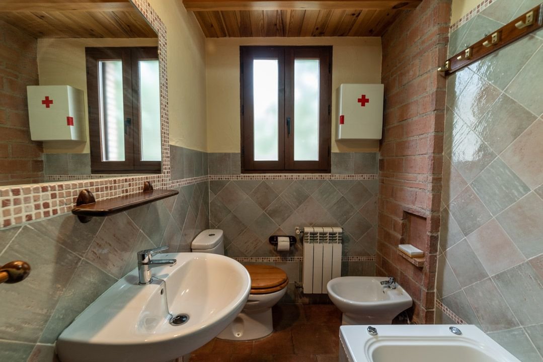B.Precio apartamento en pleno corazón del pueblo de Nigüelas para 4 personas.