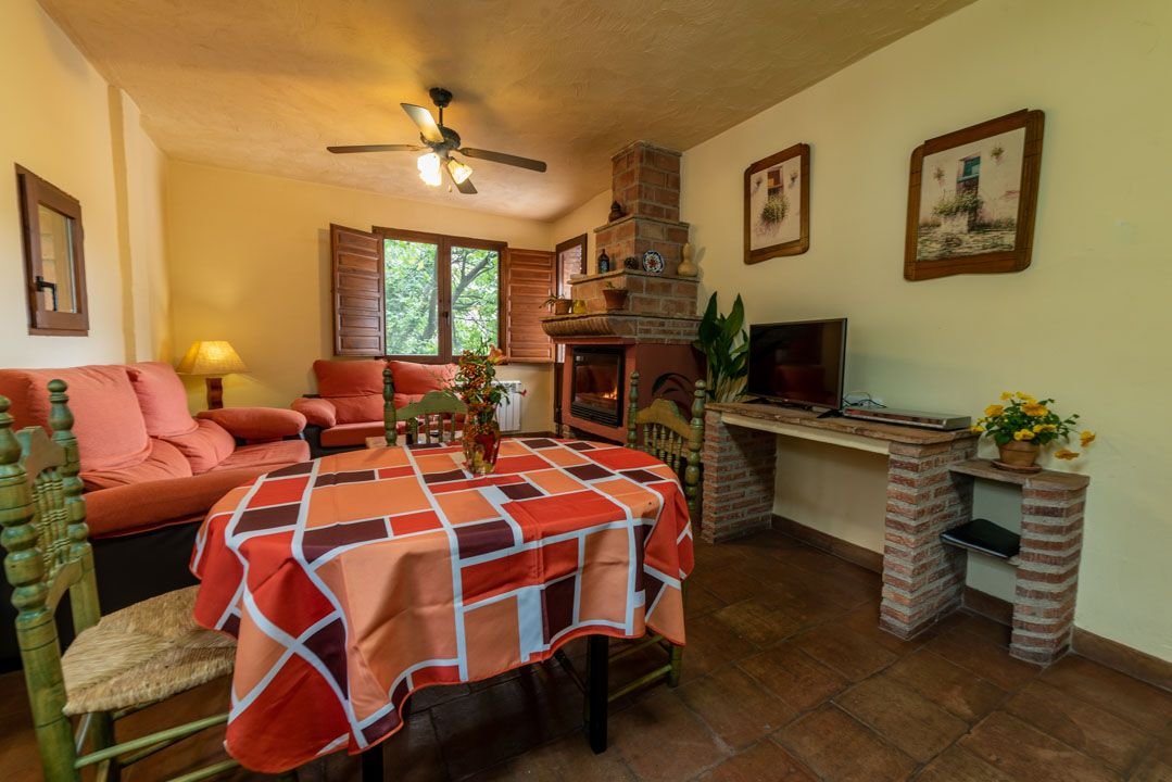B.Precio apartamento en pleno corazón del pueblo de Nigüelas para 4 personas.