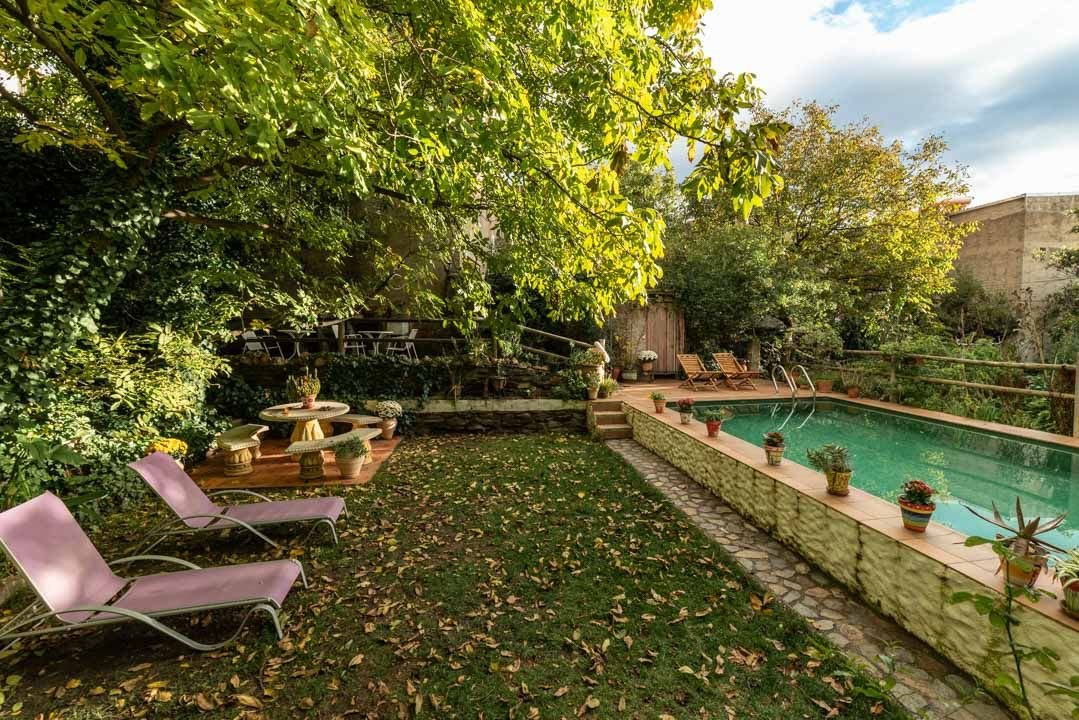 B.Precio apartamento en pleno corazón del pueblo de Nigüelas para 4 personas.