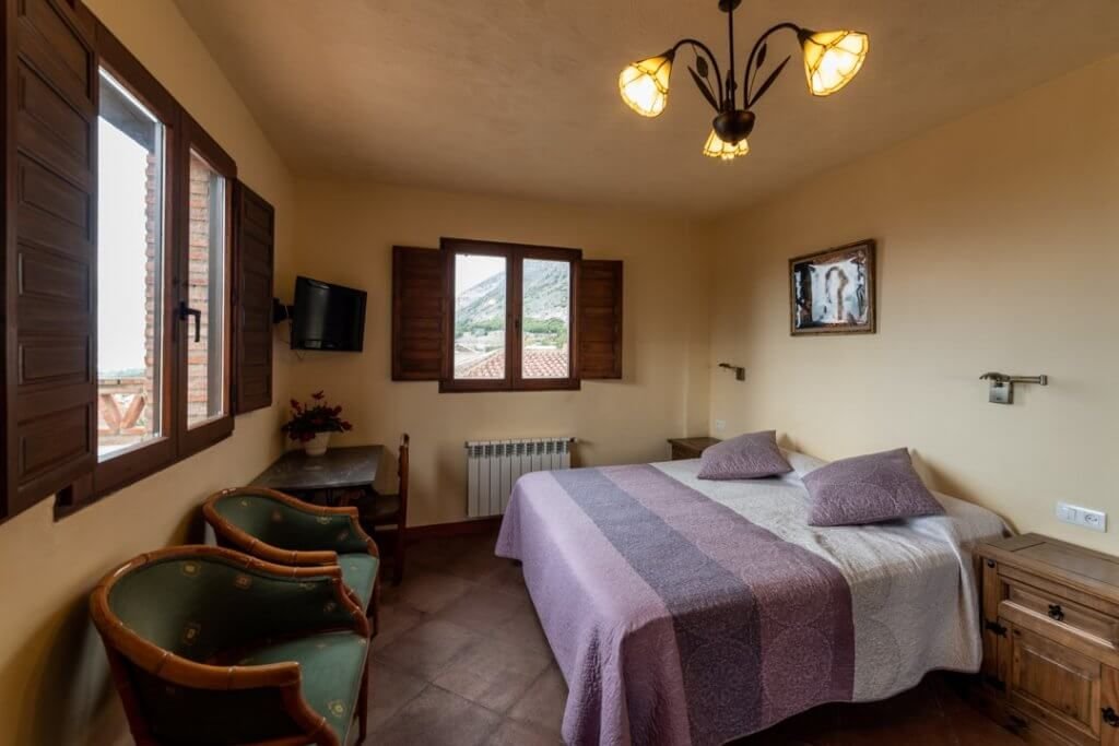 A. Coqueto estudio en un entorno rural de Granada, Nigüelas.
