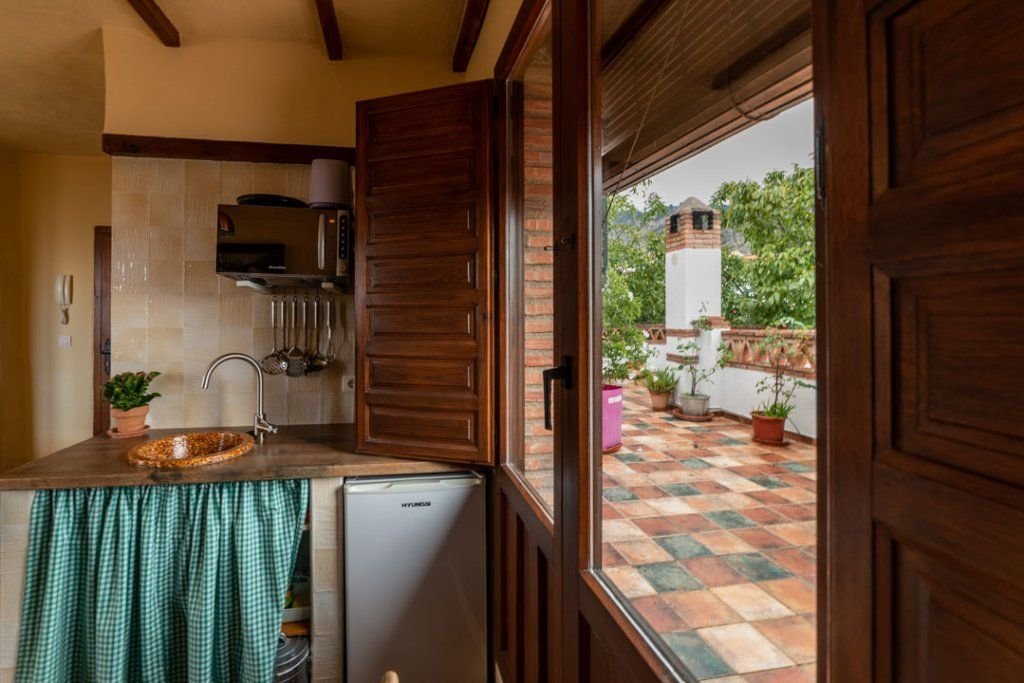 A. Coqueto estudio en un entorno rural de Granada, Nigüelas.