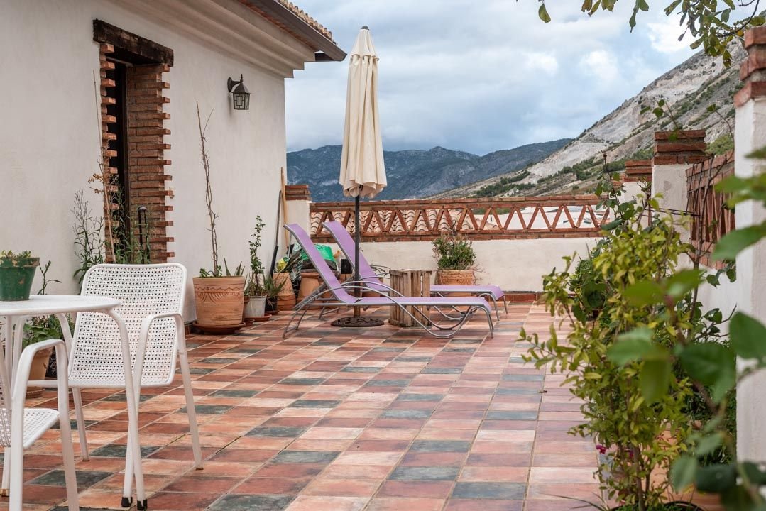 A. Coqueto estudio en un entorno rural de Granada, Nigüelas.