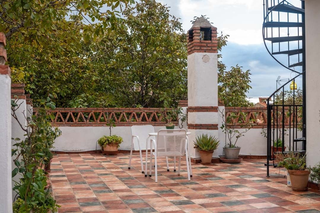 A. Coqueto estudio en un entorno rural de Granada, Nigüelas.