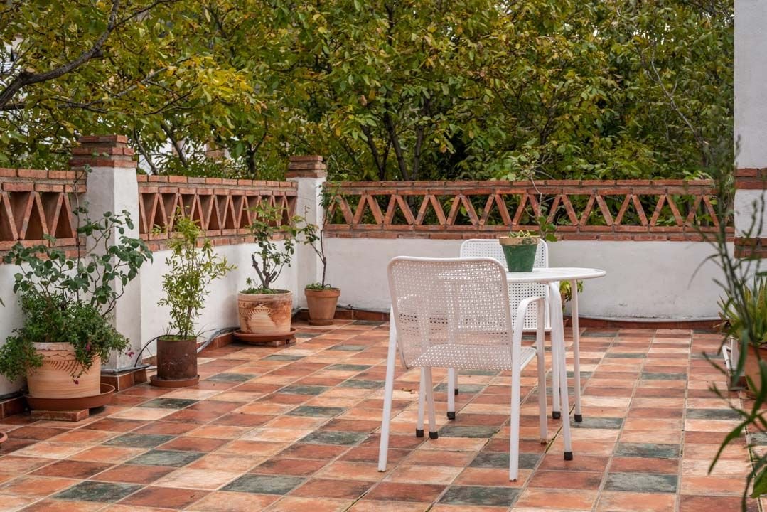 A. Coqueto estudio en un entorno rural de Granada, Nigüelas.