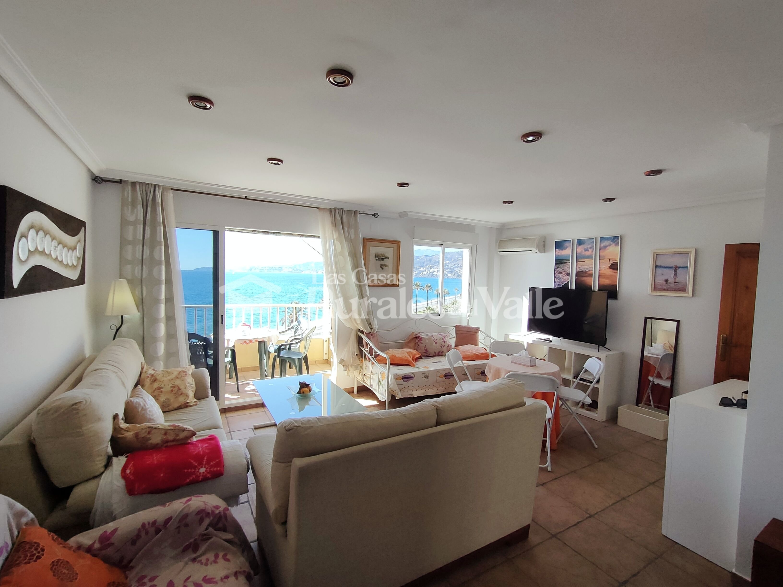 Coqueto y espléndido apartamento en plena línea de playa en salobreña.