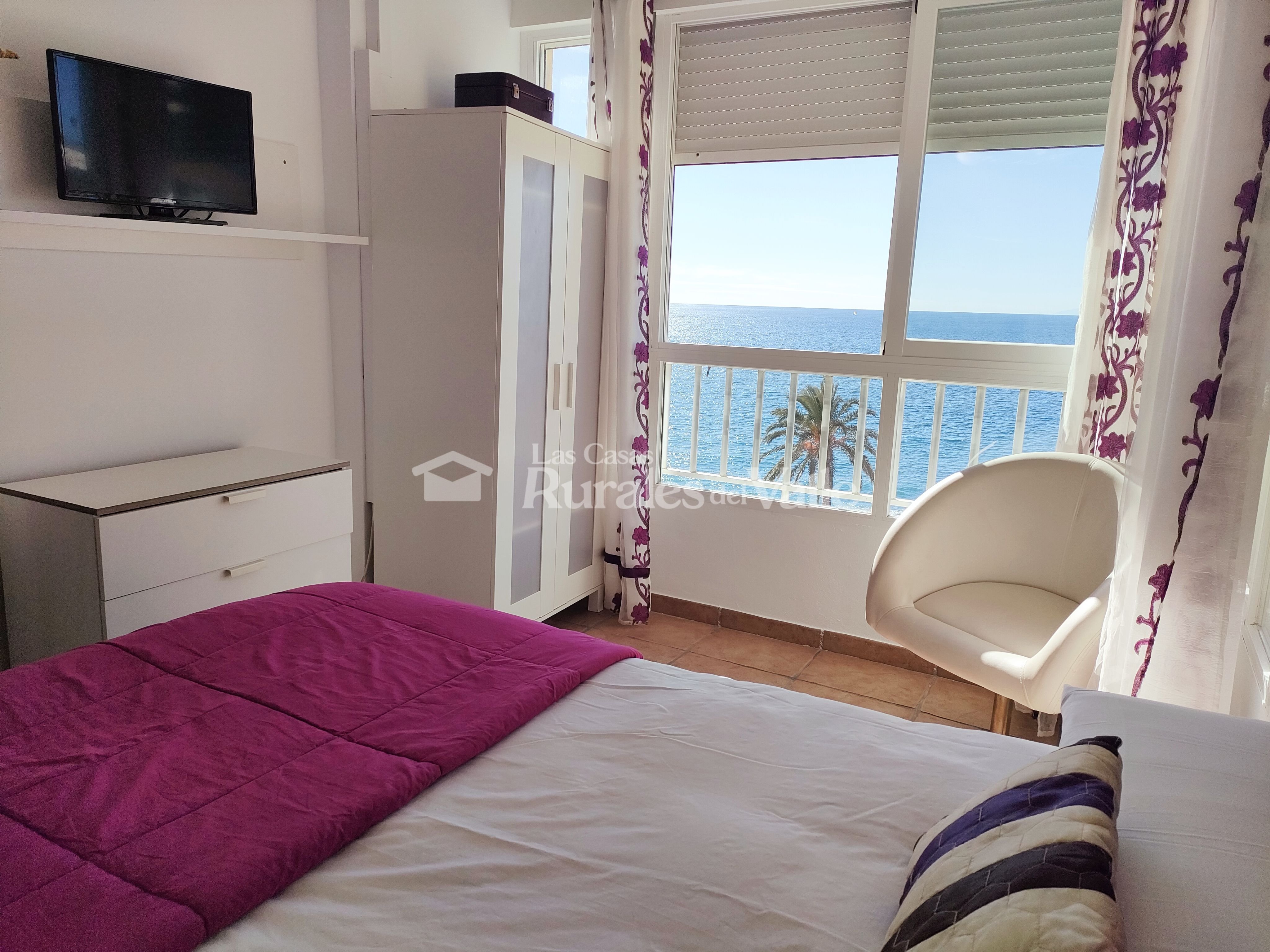 Coqueto y espléndido apartamento en plena línea de playa en salobreña.