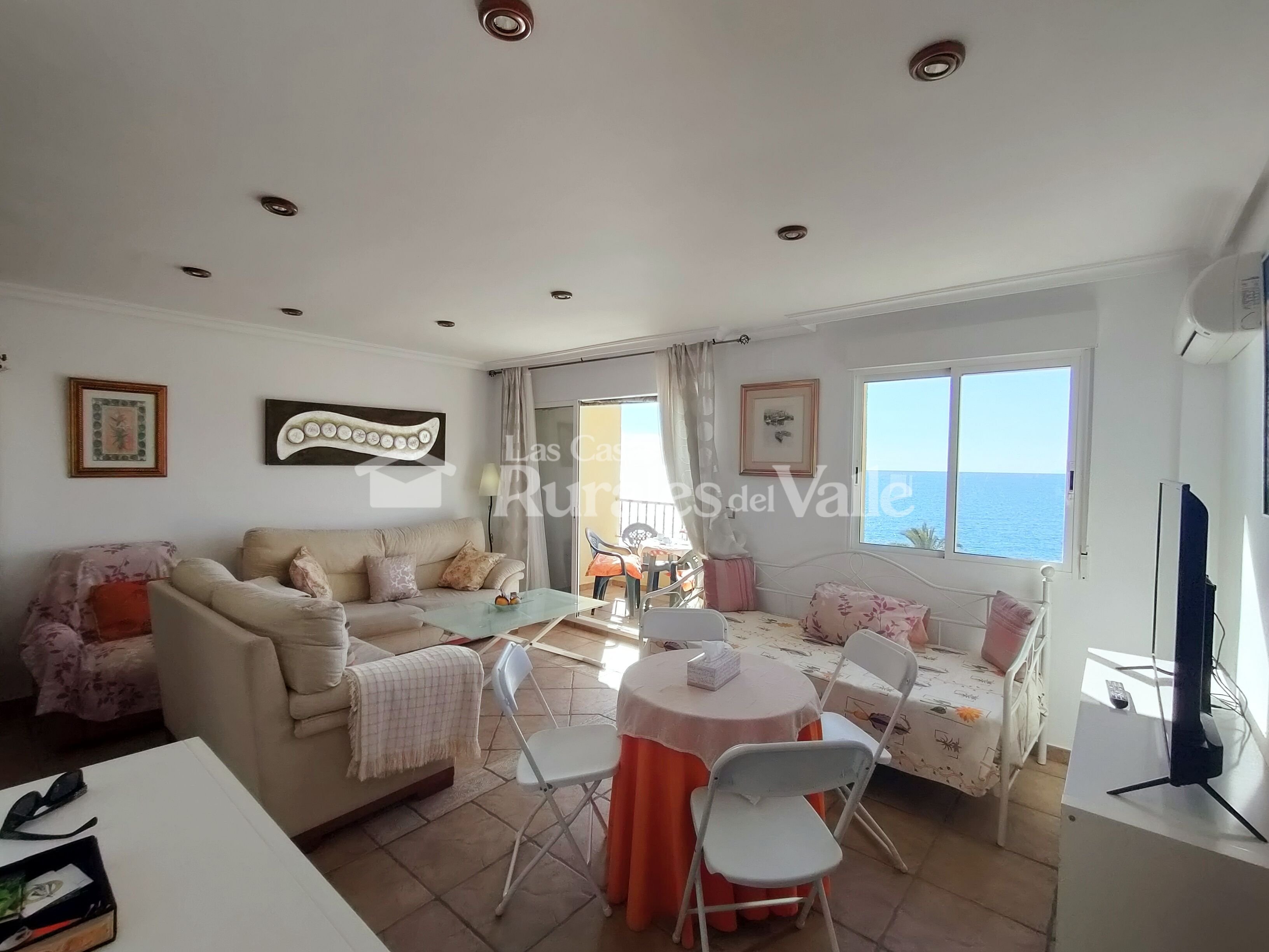 Coqueto y espléndido apartamento en plena línea de playa en salobreña.