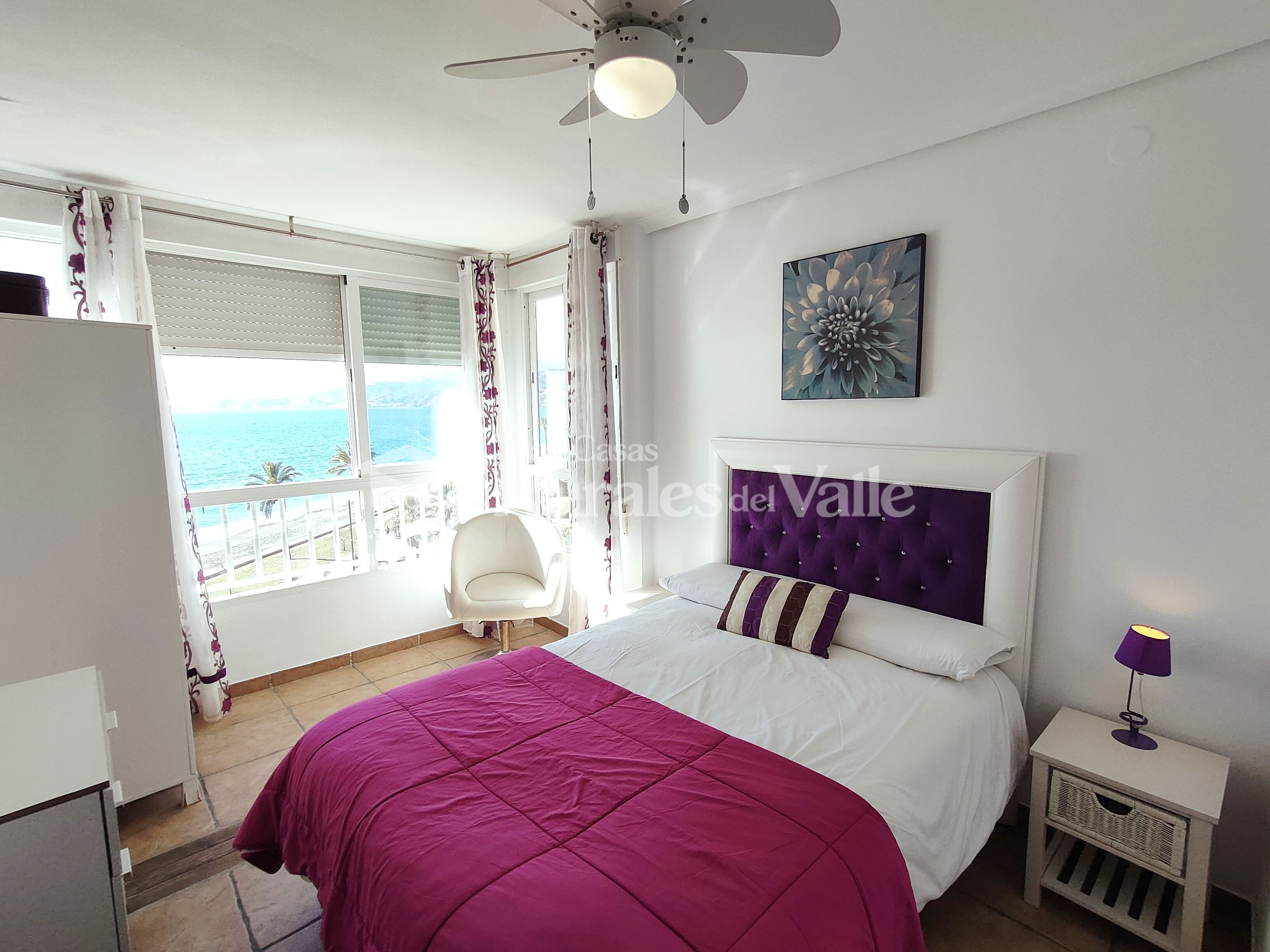 Coqueto y espléndido apartamento en plena línea de playa en salobreña.