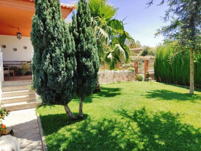 Precioso chalet en Órgiva en un entorno tranquilo y muy cerca del casco urbano