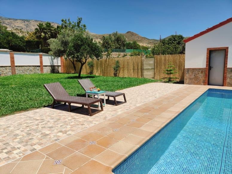 Precioso chalet en Órgiva en un entorno tranquilo y muy cerca del casco urbano