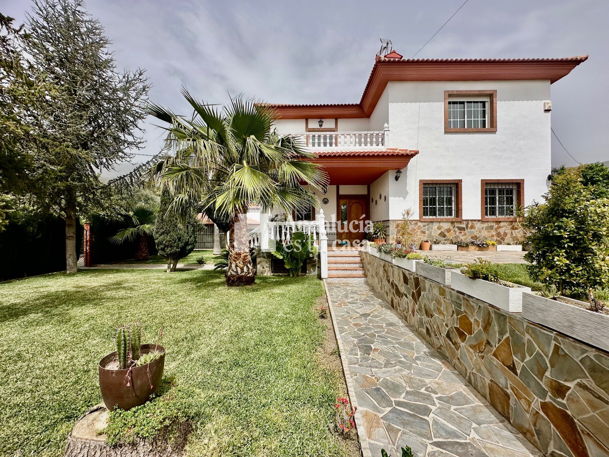 Precioso chalet en Órgiva en un entorno tranquilo y muy cerca del casco urbano