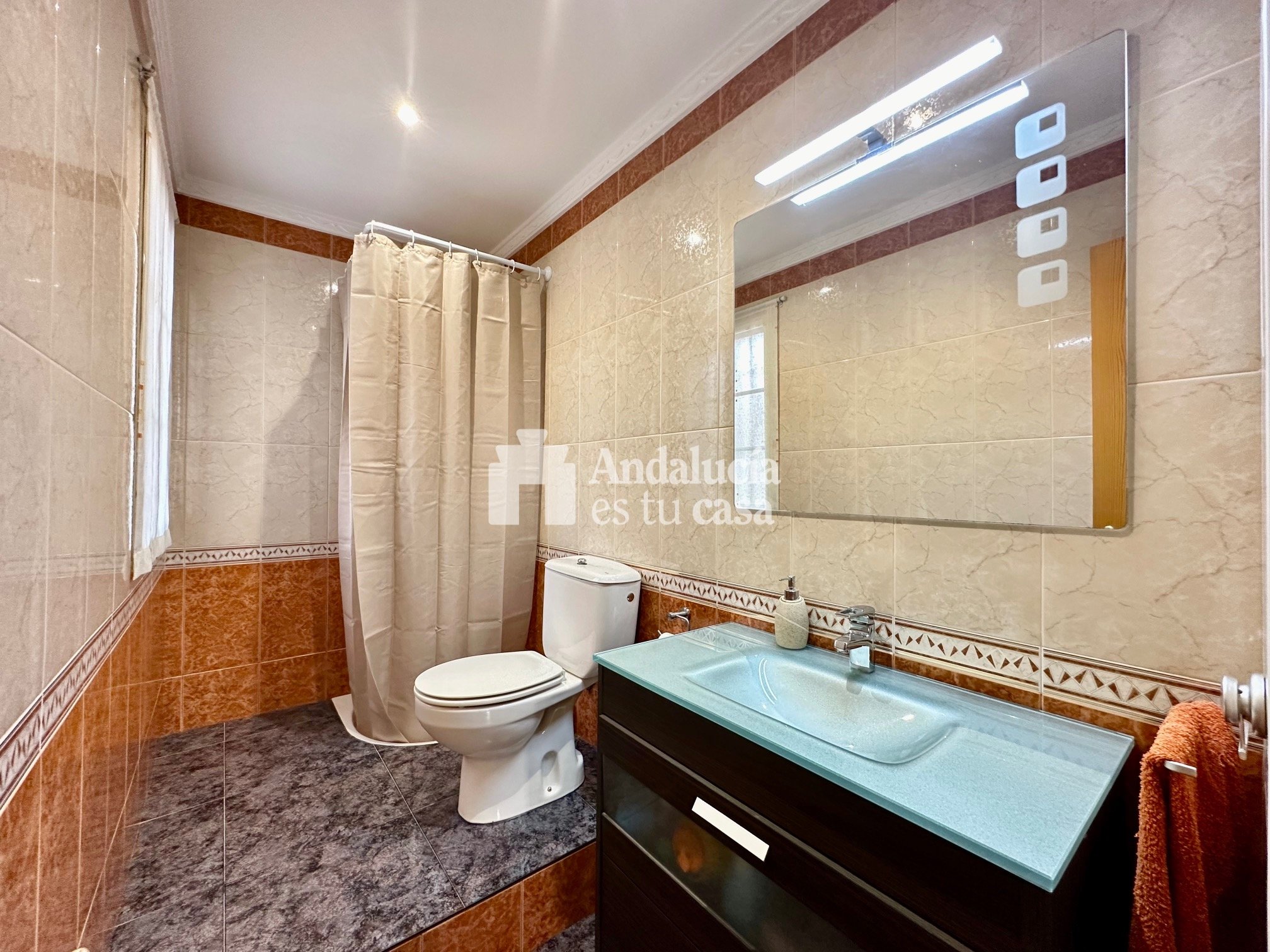 Precioso chalet en Órgiva en un entorno tranquilo y muy cerca del casco urbano