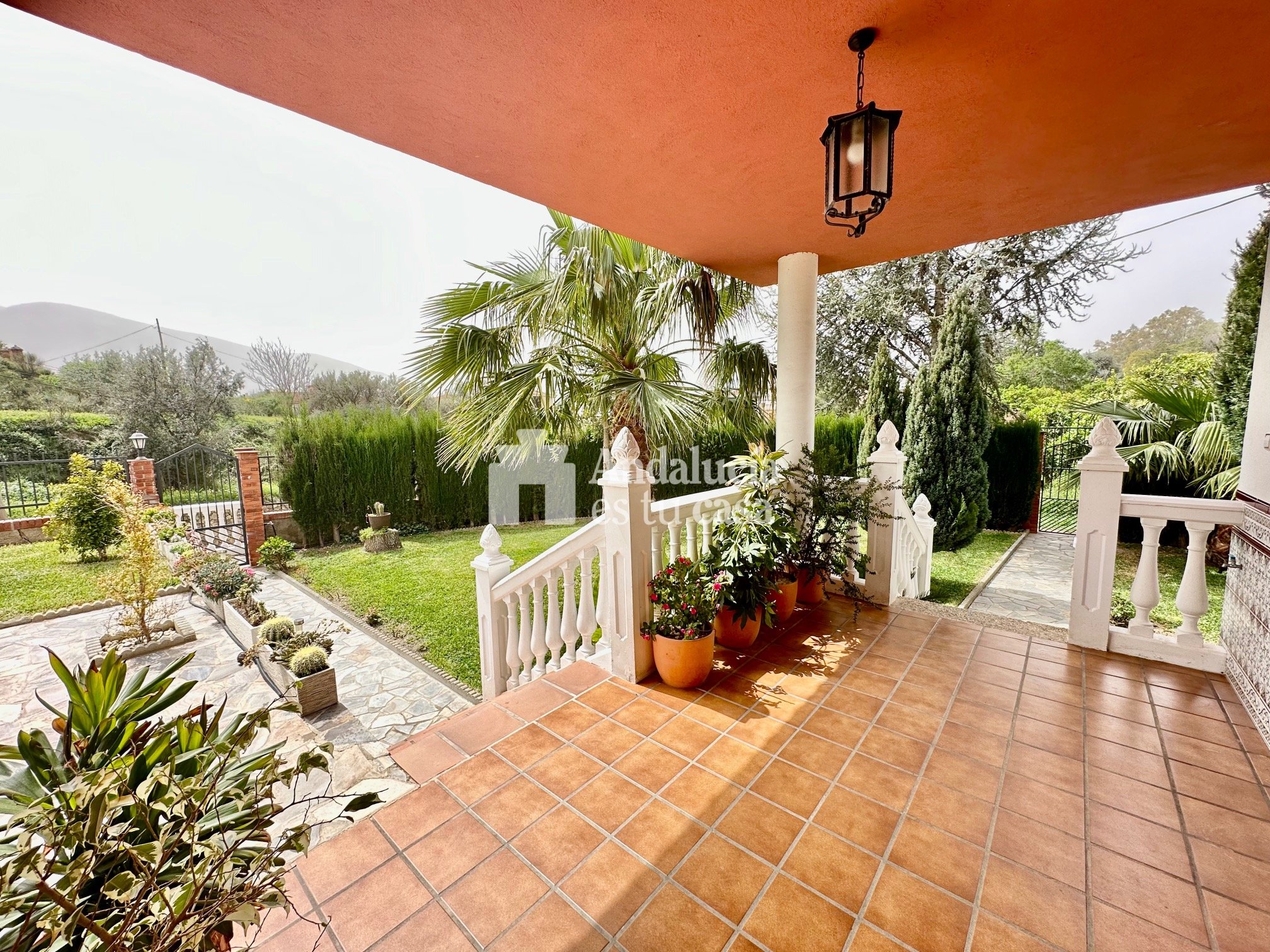 Precioso chalet en Órgiva en un entorno tranquilo y muy cerca del casco urbano