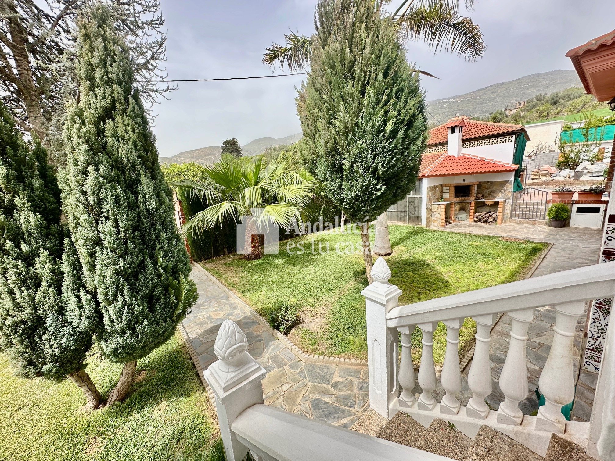 Precioso chalet en Órgiva en un entorno tranquilo y muy cerca del casco urbano