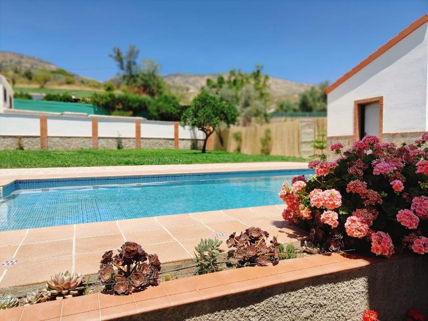 Precioso chalet en Órgiva en un entorno tranquilo y muy cerca del casco urbano