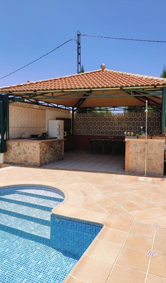 Precioso chalet en Órgiva en un entorno tranquilo y muy cerca del casco urbano