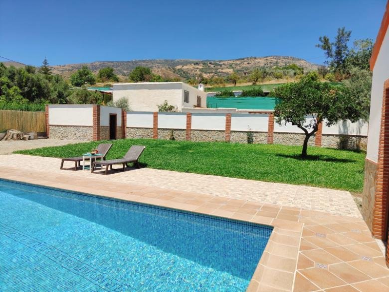 Precioso chalet en Órgiva en un entorno tranquilo y muy cerca del casco urbano