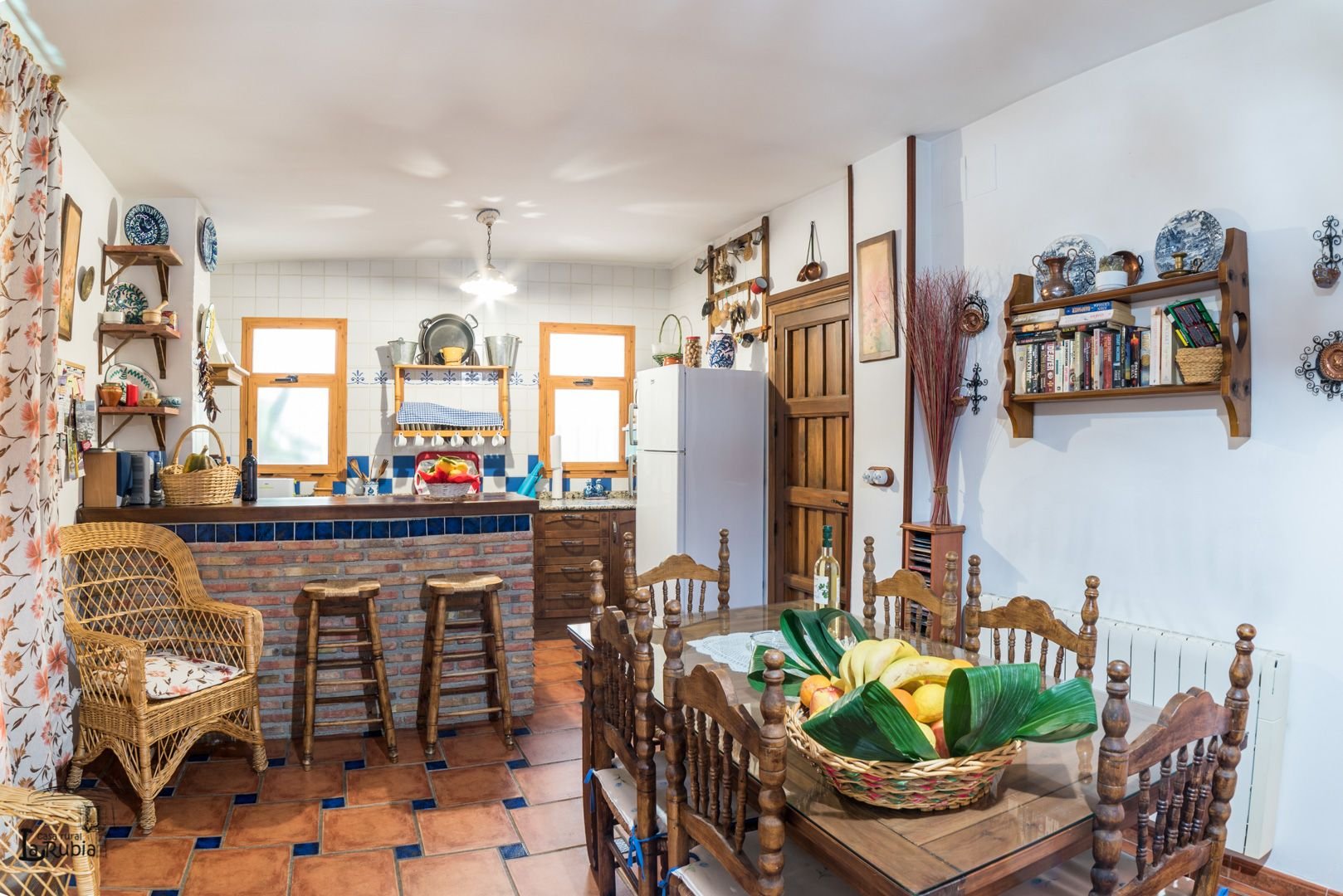 Inestimable casa rural en Granada situada en el casco urbano de Nigüelas.