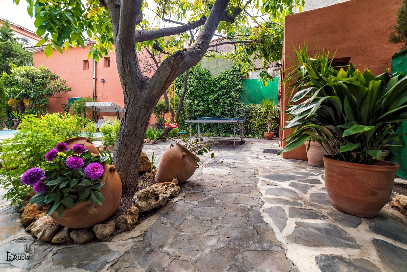 Inestimable casa rural en Granada situada en el casco urbano de Nigüelas.