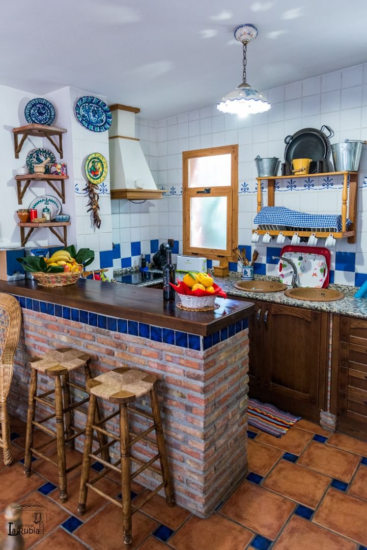 Inestimable casa rural en Granada situada en el casco urbano de Nigüelas.