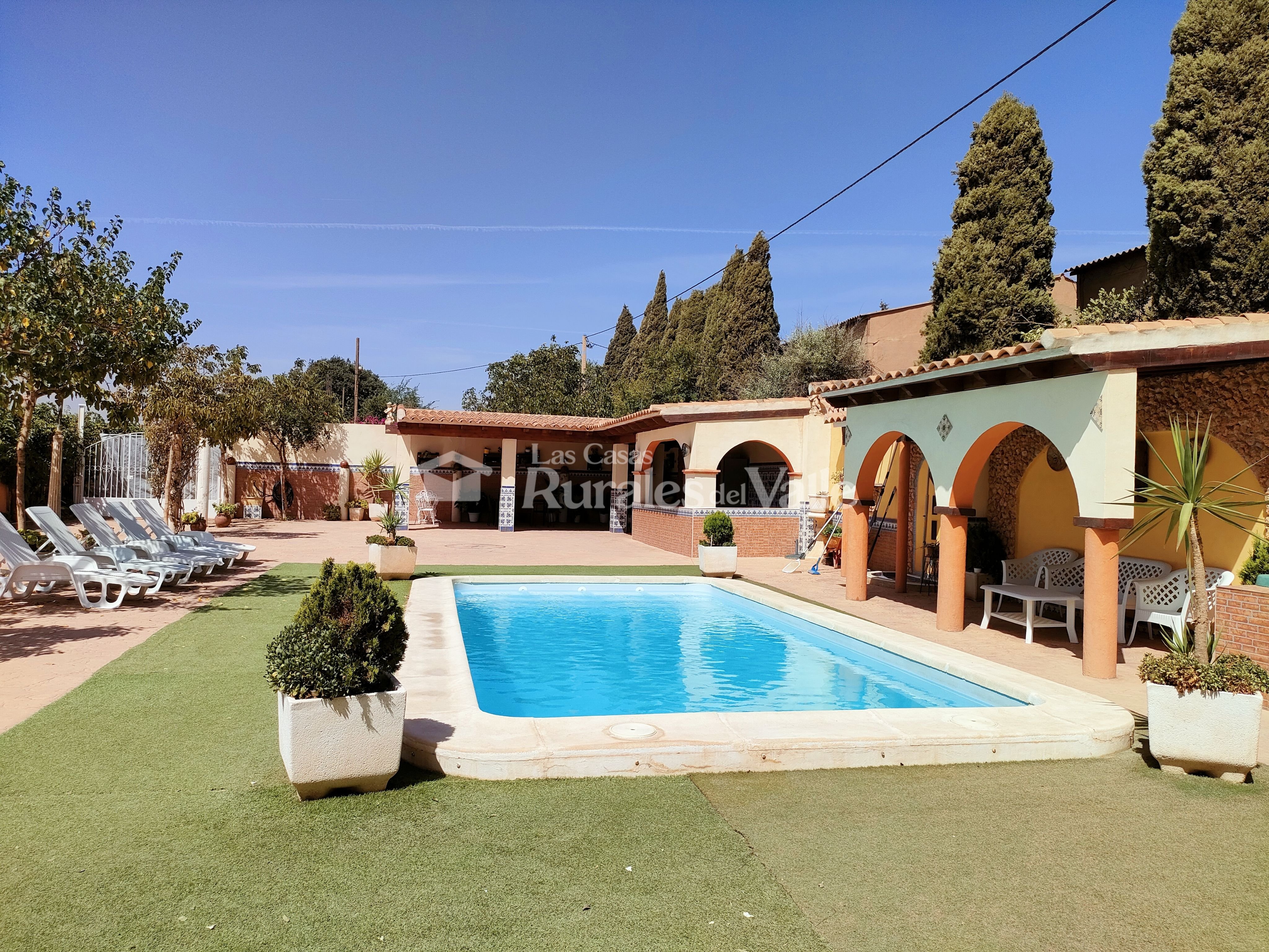 Fabulosa y amplia casa rural en Granada ubicada a las afueras del pueblo de Nigüelas.
