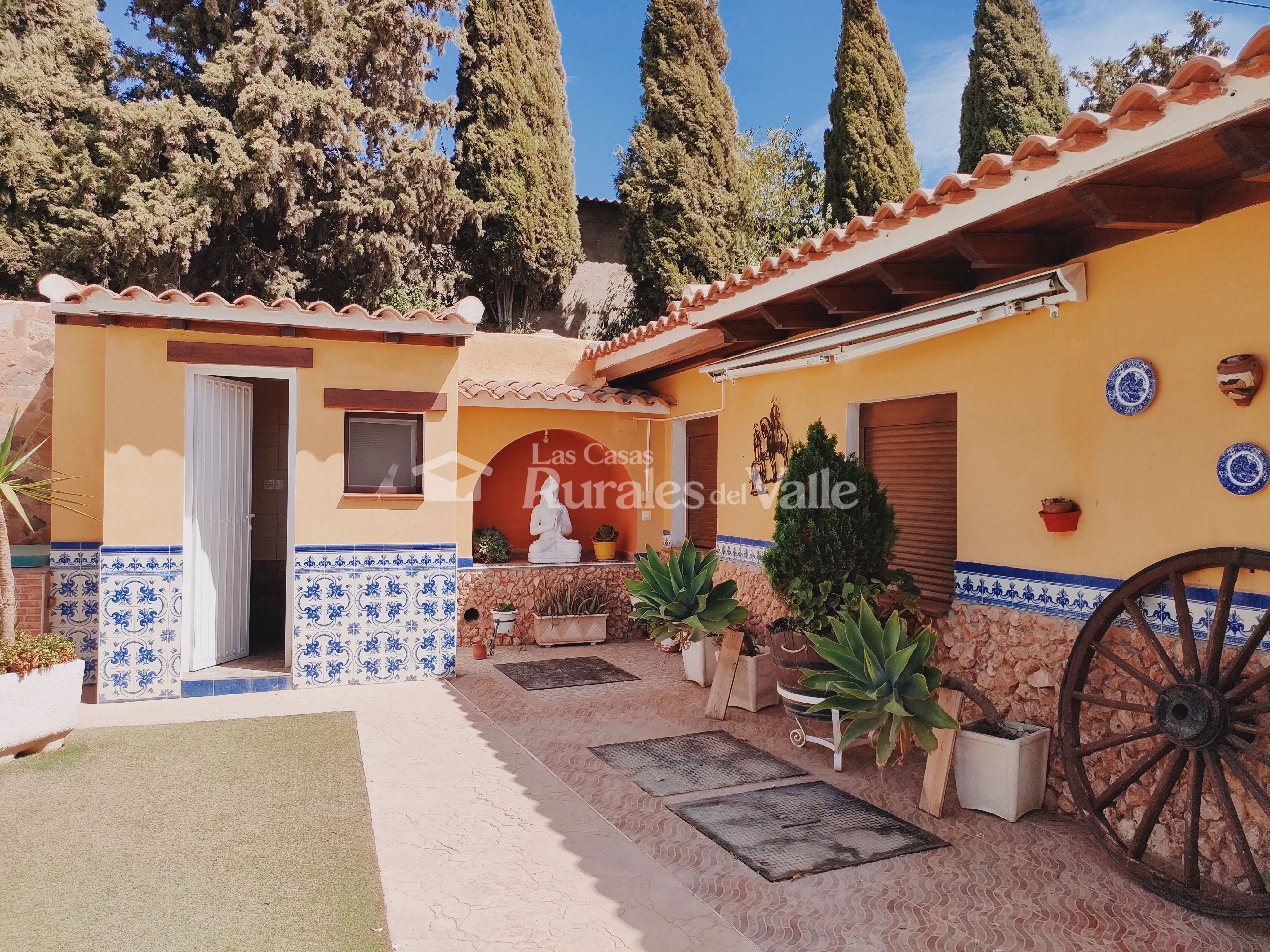 Fabulosa y amplia casa rural en Granada ubicada a las afueras del pueblo de Nigüelas.