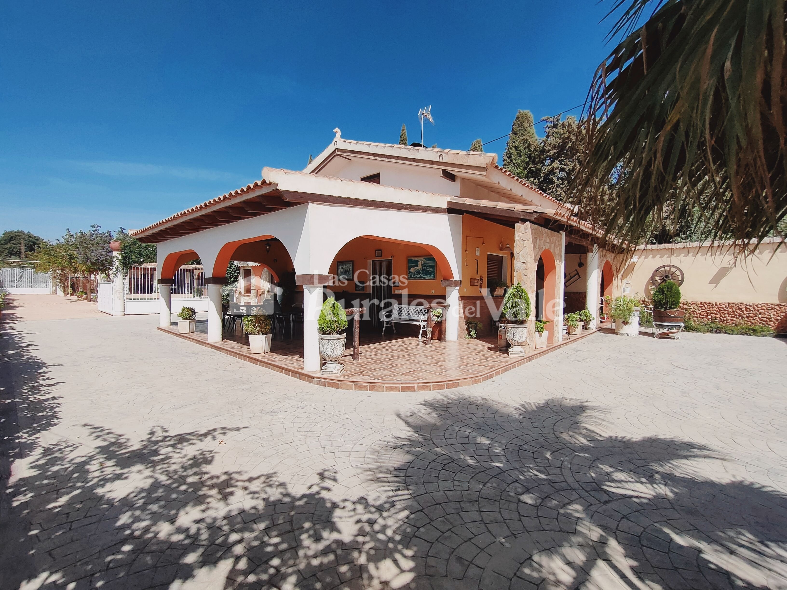 Fabulosa y amplia casa rural en Granada ubicada a las afueras del pueblo de Nigüelas.