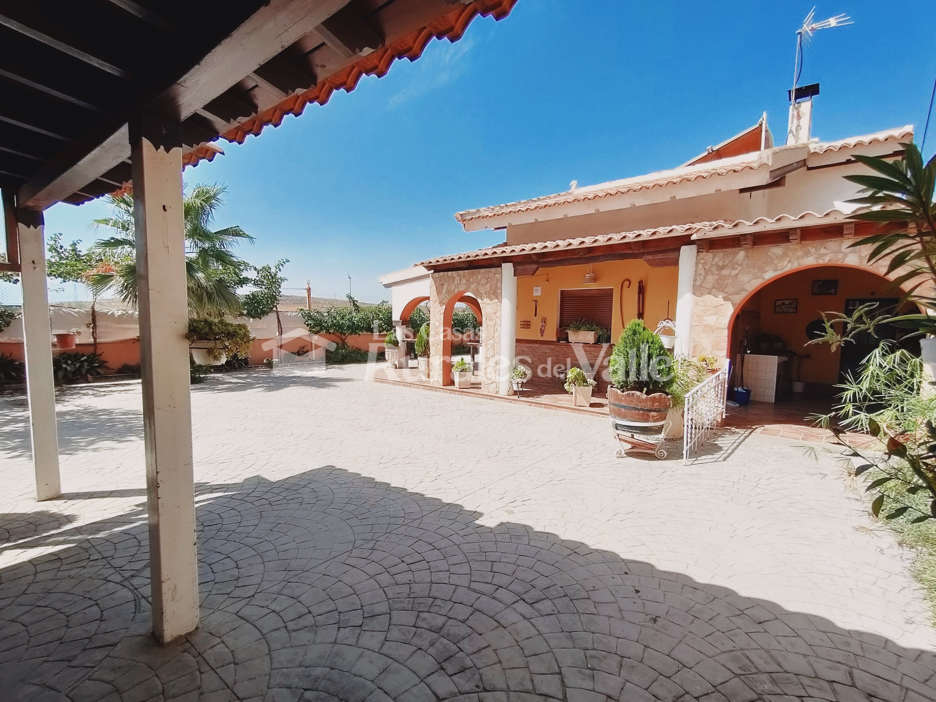 Fabulosa y amplia casa rural en Granada ubicada a las afueras del pueblo de Nigüelas.