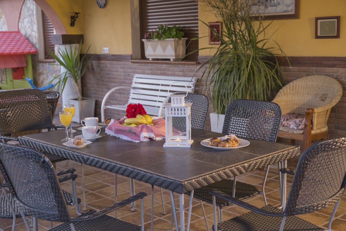 Fabulosa y amplia casa rural en Granada ubicada a las afueras del pueblo de Nigüelas.