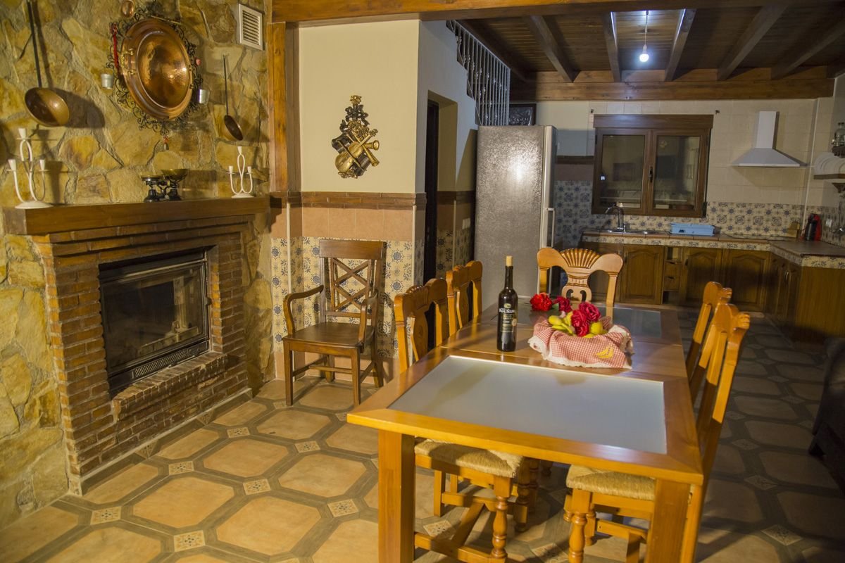 Fabulosa y amplia casa rural en Granada ubicada a las afueras del pueblo de Nigüelas.