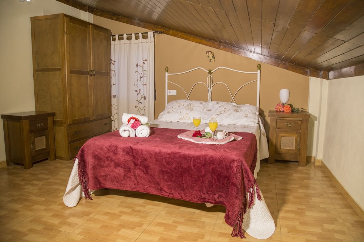 Fabulosa y amplia casa rural en Granada ubicada a las afueras del pueblo de Nigüelas.
