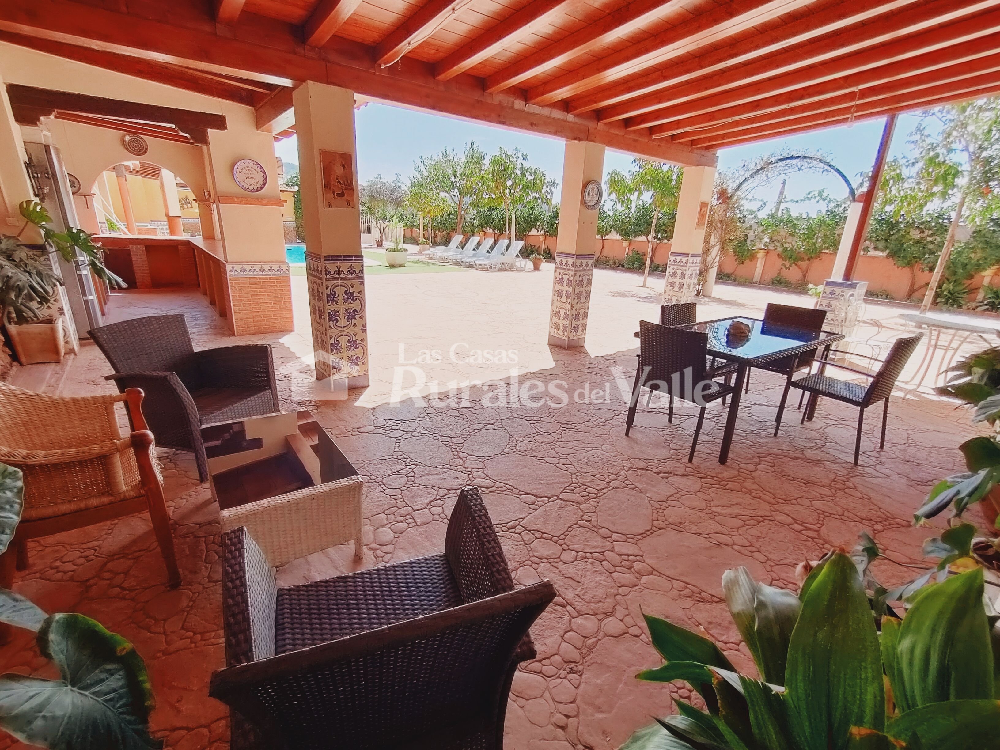 Fabulosa y amplia casa rural en Granada ubicada a las afueras del pueblo de Nigüelas.