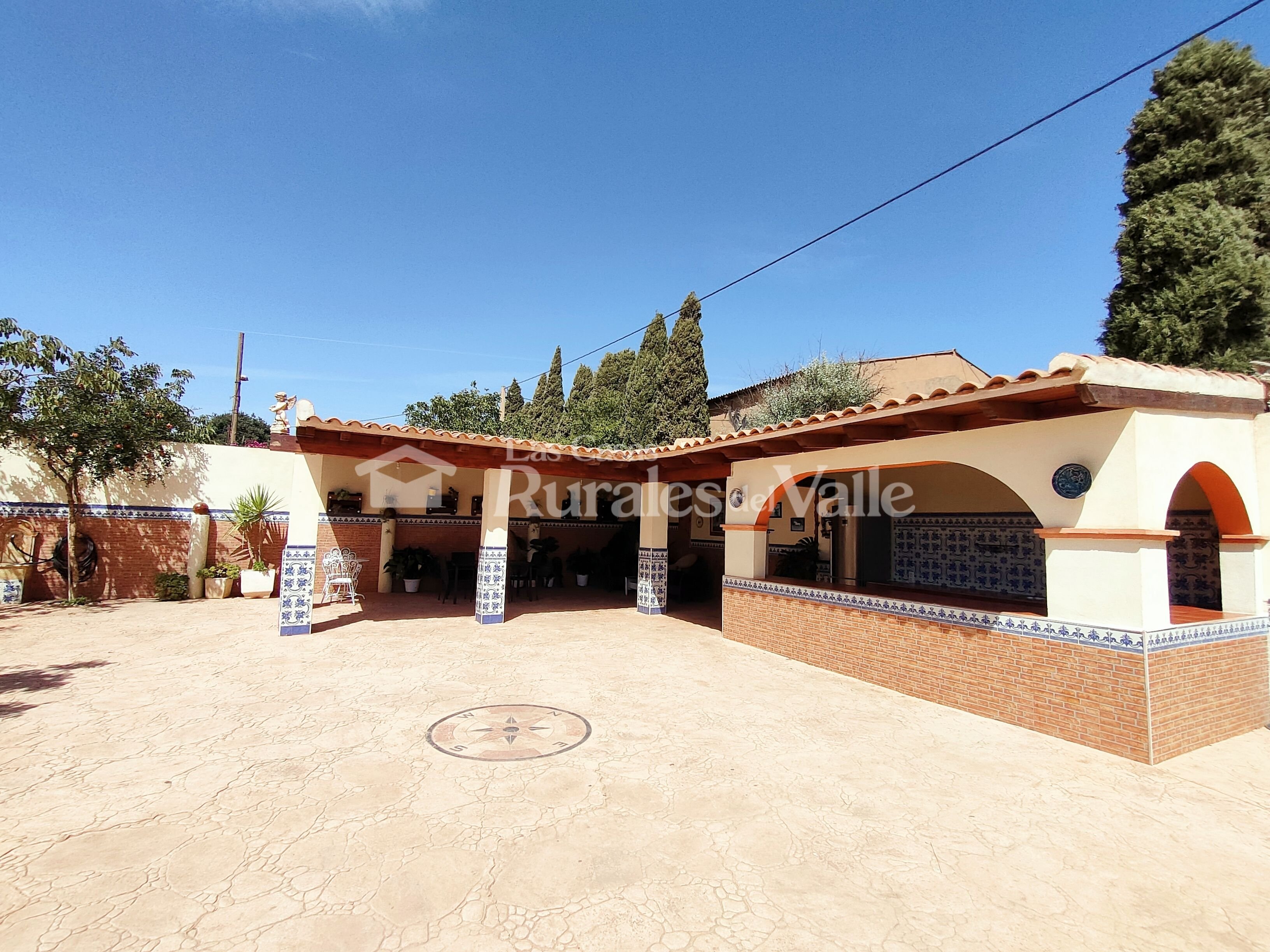 Fabulosa y amplia casa rural en Granada ubicada a las afueras del pueblo de Nigüelas.