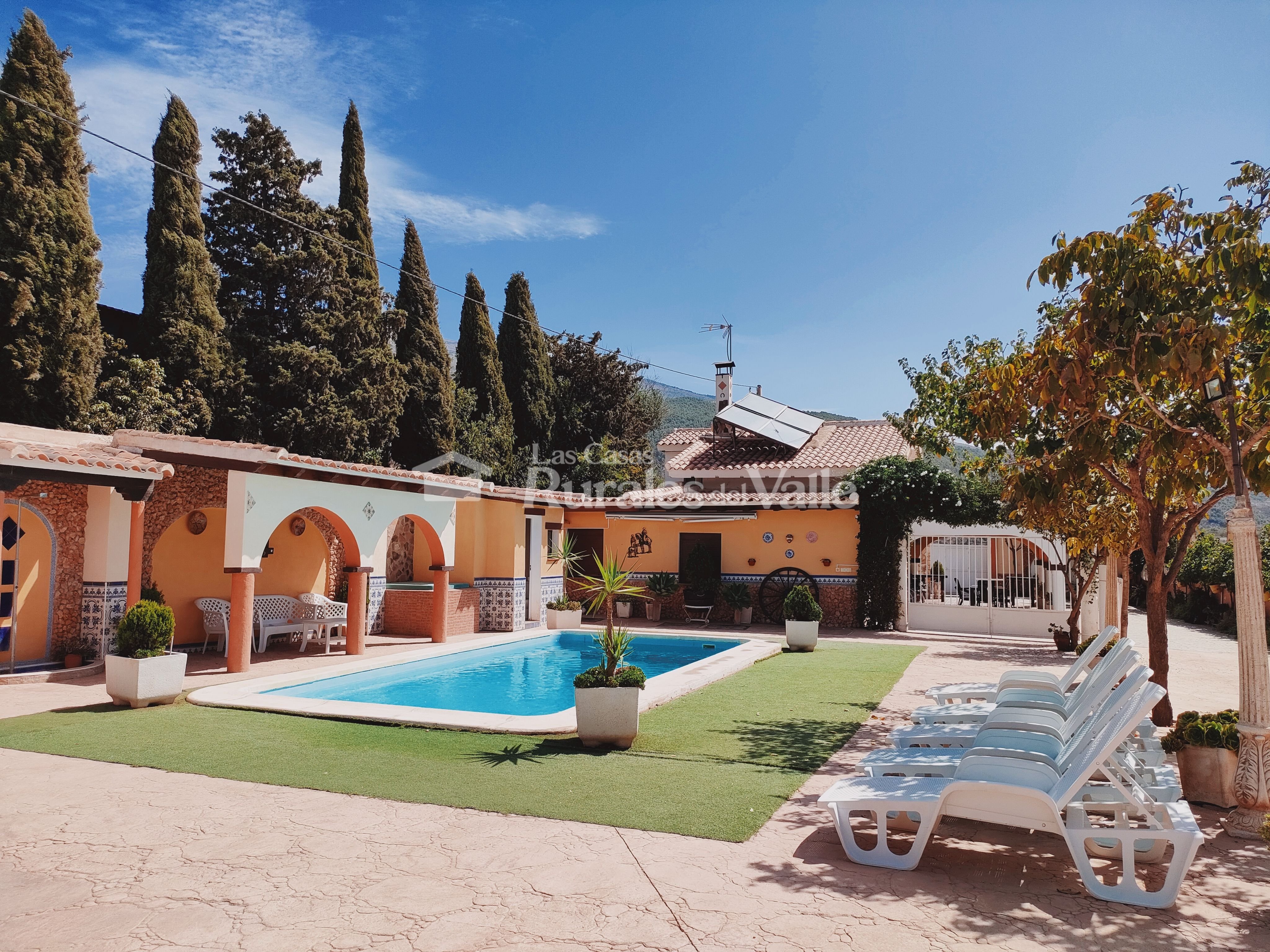 Fabulosa y amplia casa rural en Granada ubicada a las afueras del pueblo de Nigüelas.