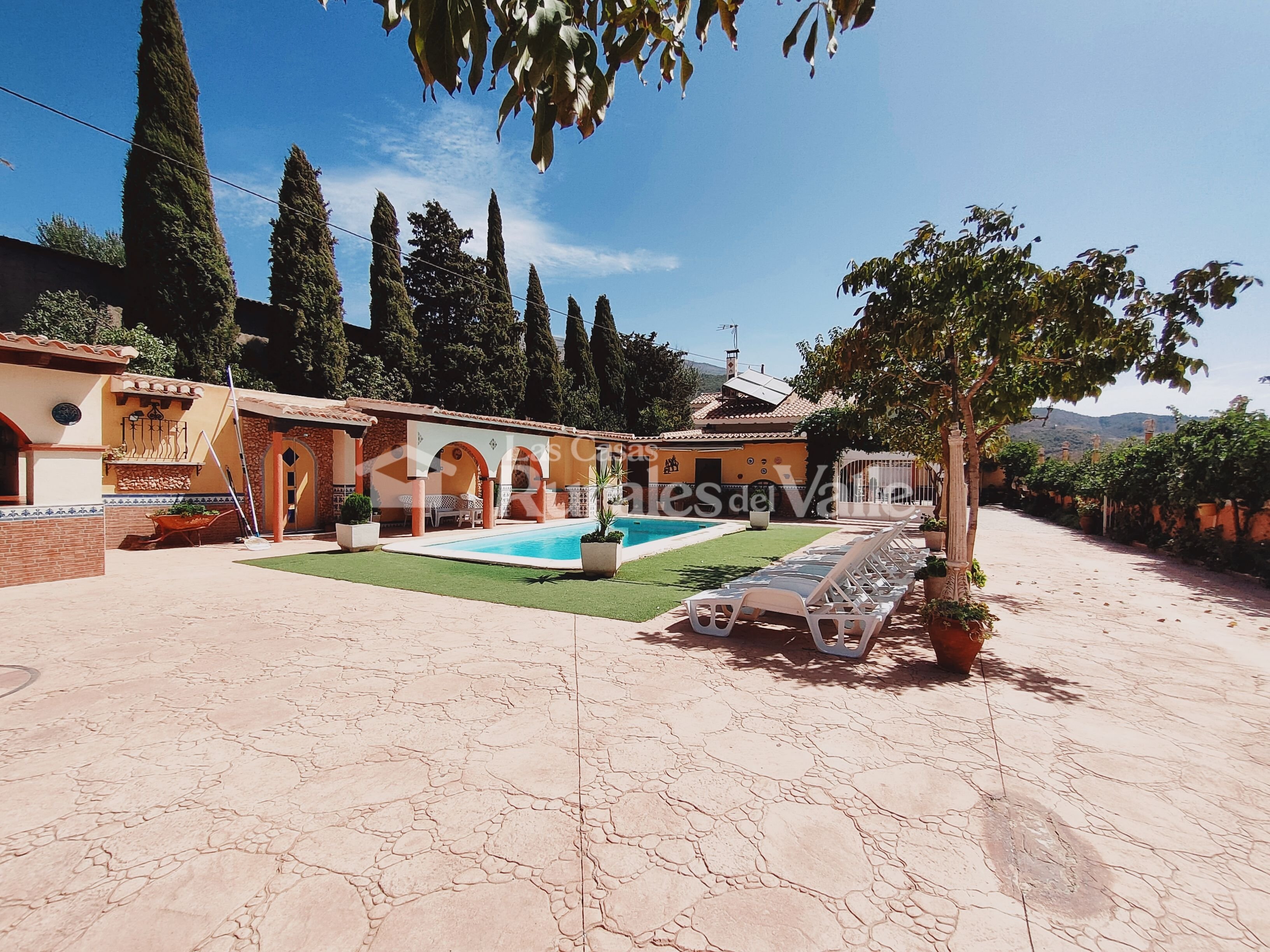 Fabulosa y amplia casa rural en Granada ubicada a las afueras del pueblo de Nigüelas.