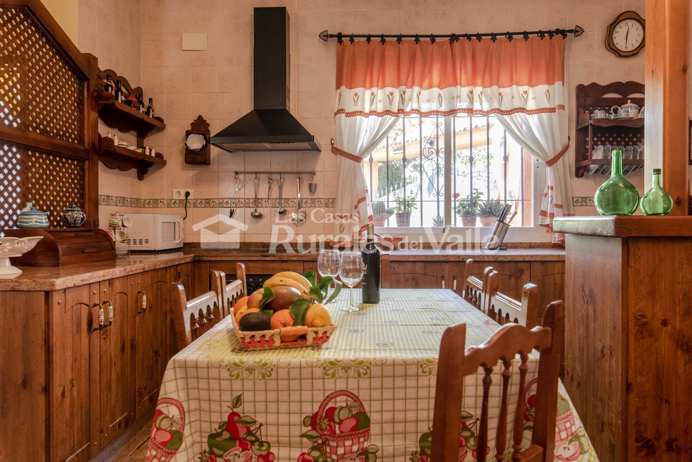 Preciosa y acogedora casa rural en Granada a la entrada del pueblo de Nigüelas.