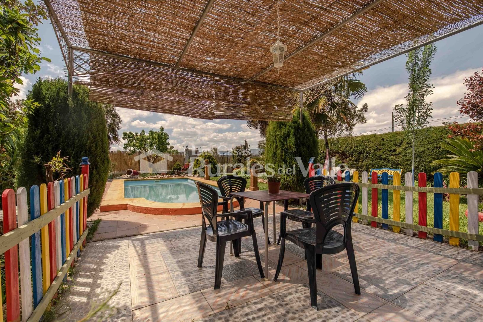 Preciosa y acogedora casa rural en Granada a la entrada del pueblo de Nigüelas.
