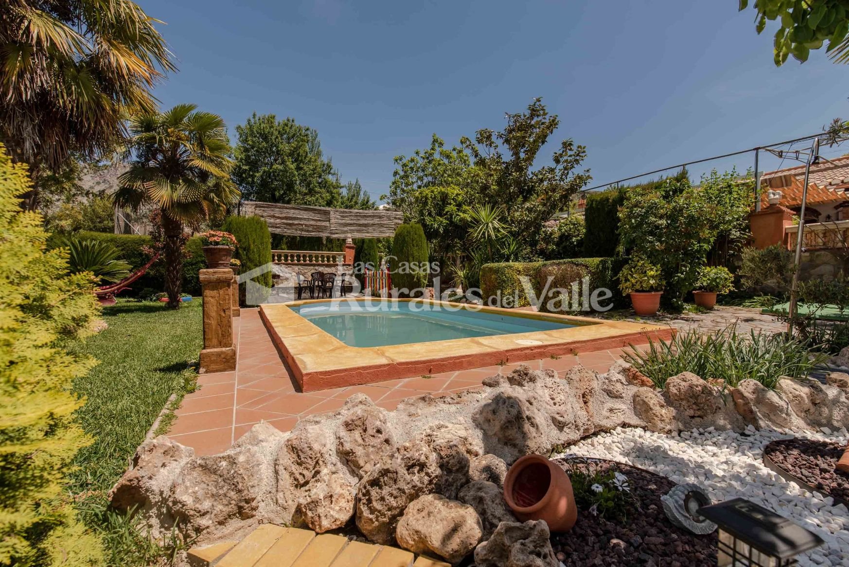 Preciosa y acogedora casa rural en Granada a la entrada del pueblo de Nigüelas.