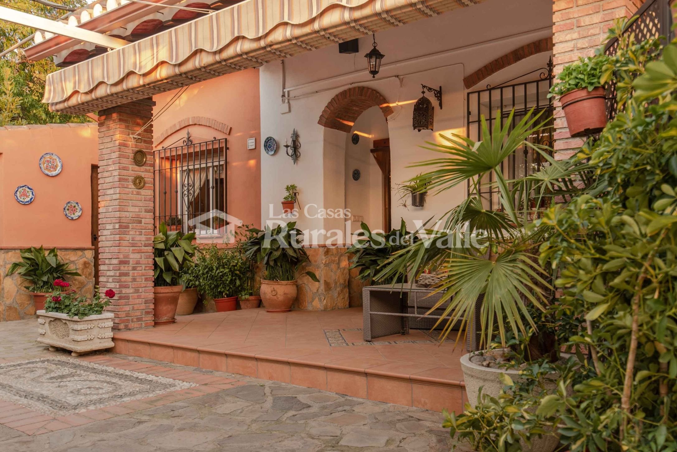 Preciosa y acogedora casa rural en Granada a la entrada del pueblo de Nigüelas.
