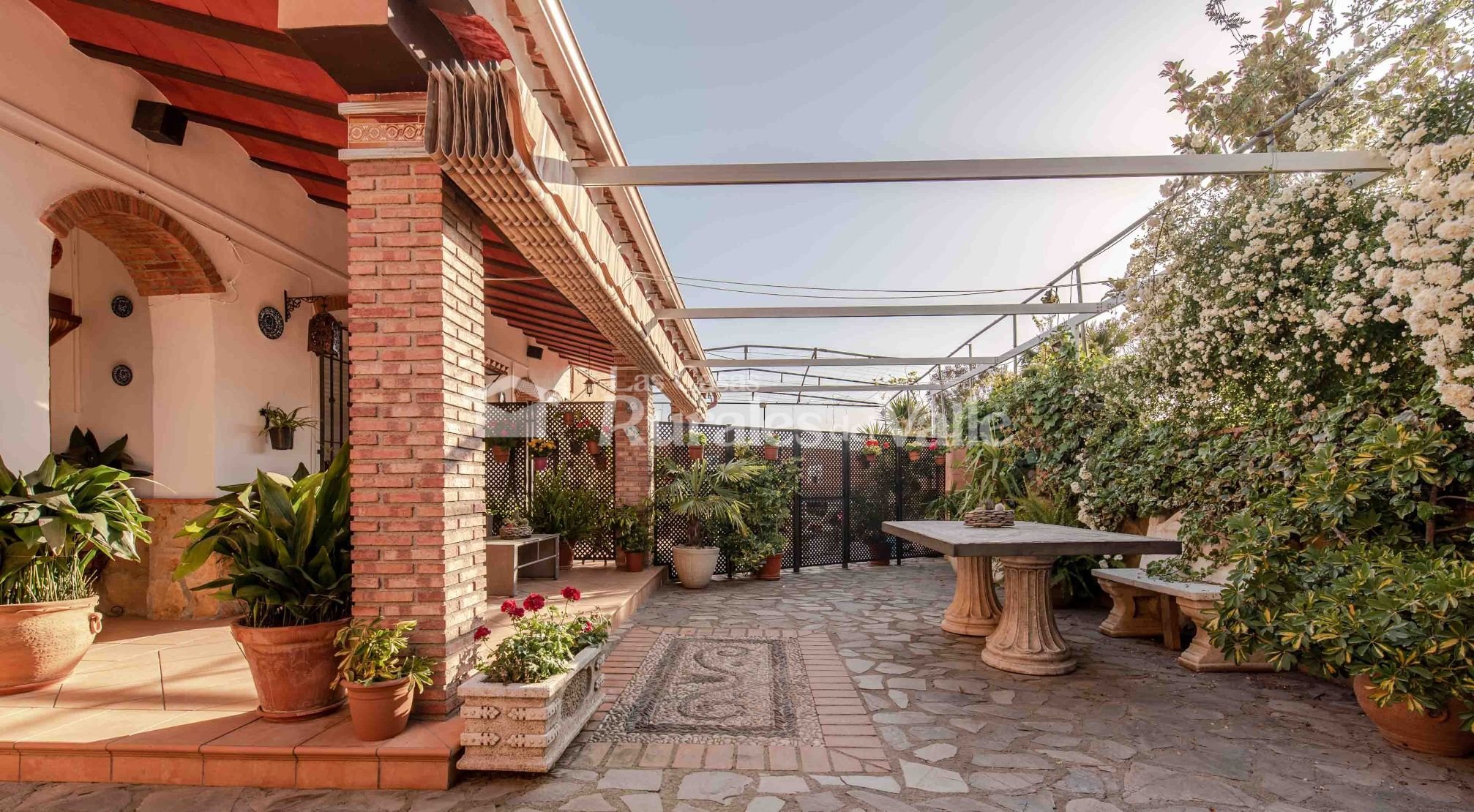 Preciosa y acogedora casa rural en Granada a la entrada del pueblo de Nigüelas.