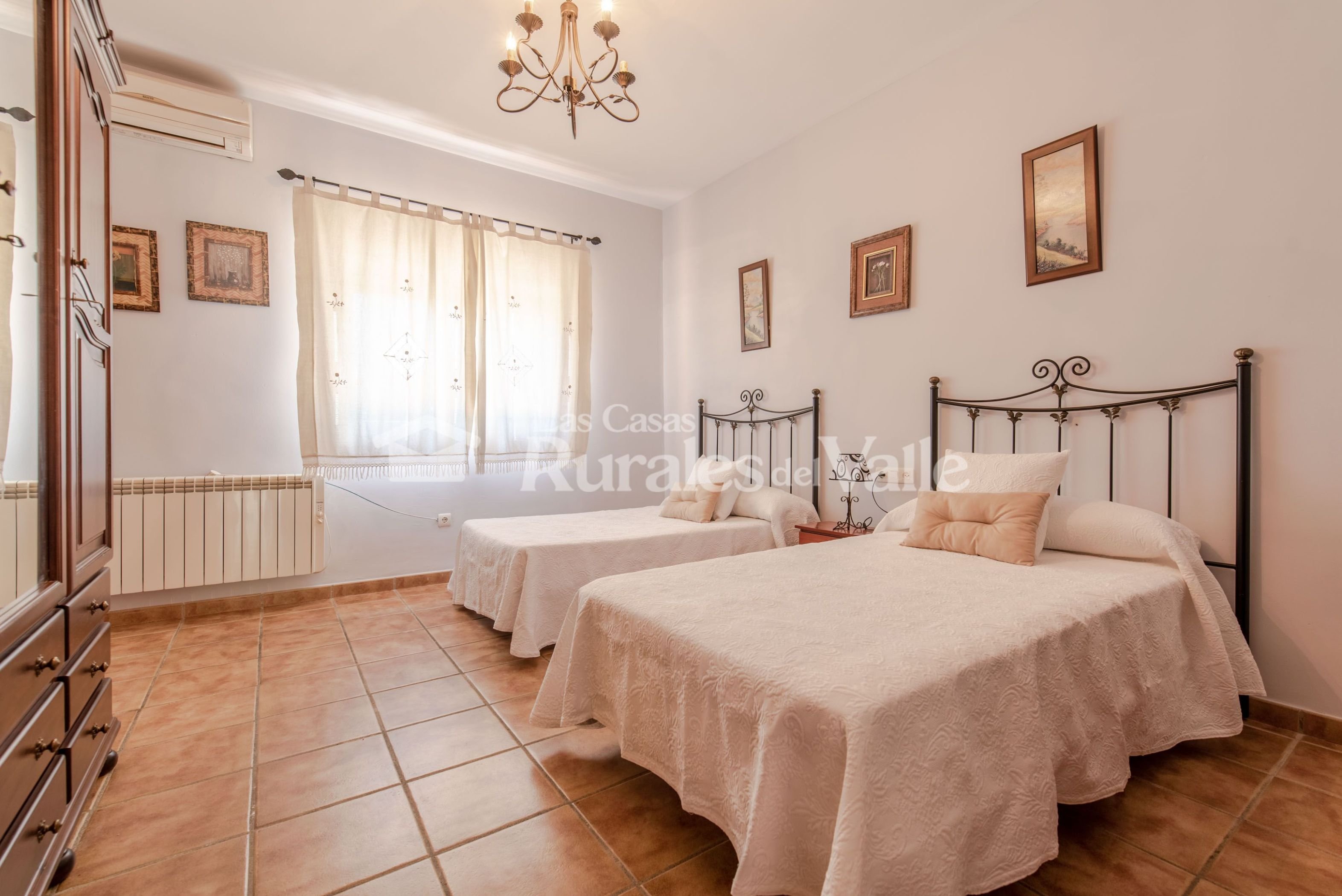 Preciosa y acogedora casa rural en Granada a la entrada del pueblo de Nigüelas.