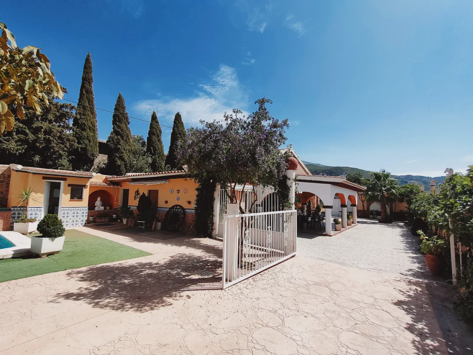Encantadora casa rural para 13 personas rodeada de preciosos senderos en el Valle de Lecrín