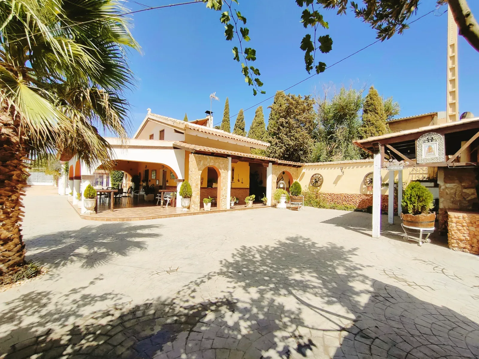 Encantadora casa rural para 13 personas rodeada de preciosos senderos en el Valle de Lecrín