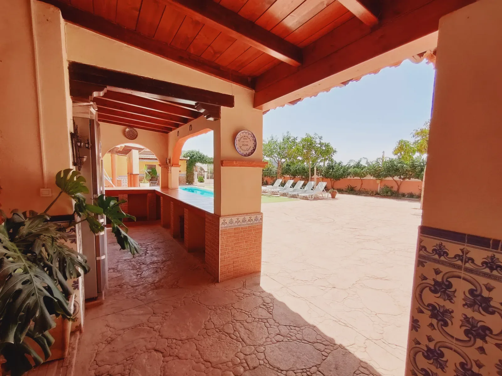 Encantadora casa rural para 13 personas rodeada de preciosos senderos en el Valle de Lecrín