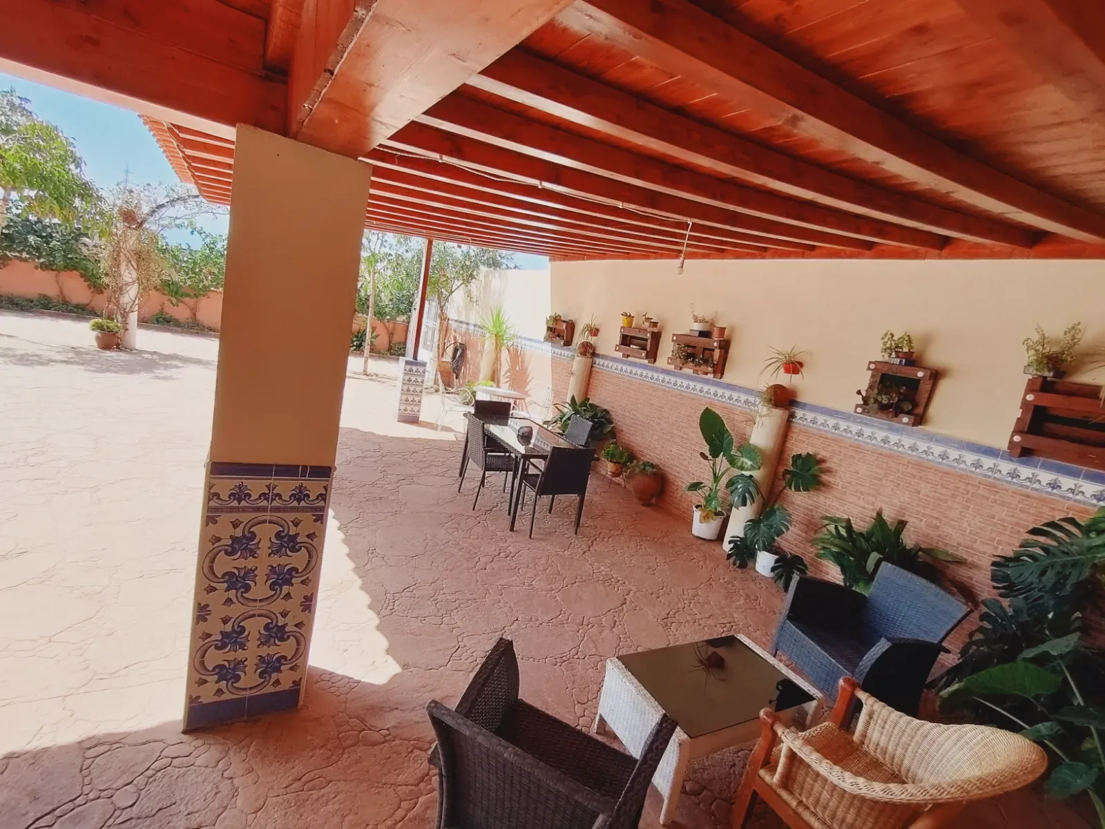 Encantadora casa rural para 13 personas rodeada de preciosos senderos en el Valle de Lecrín