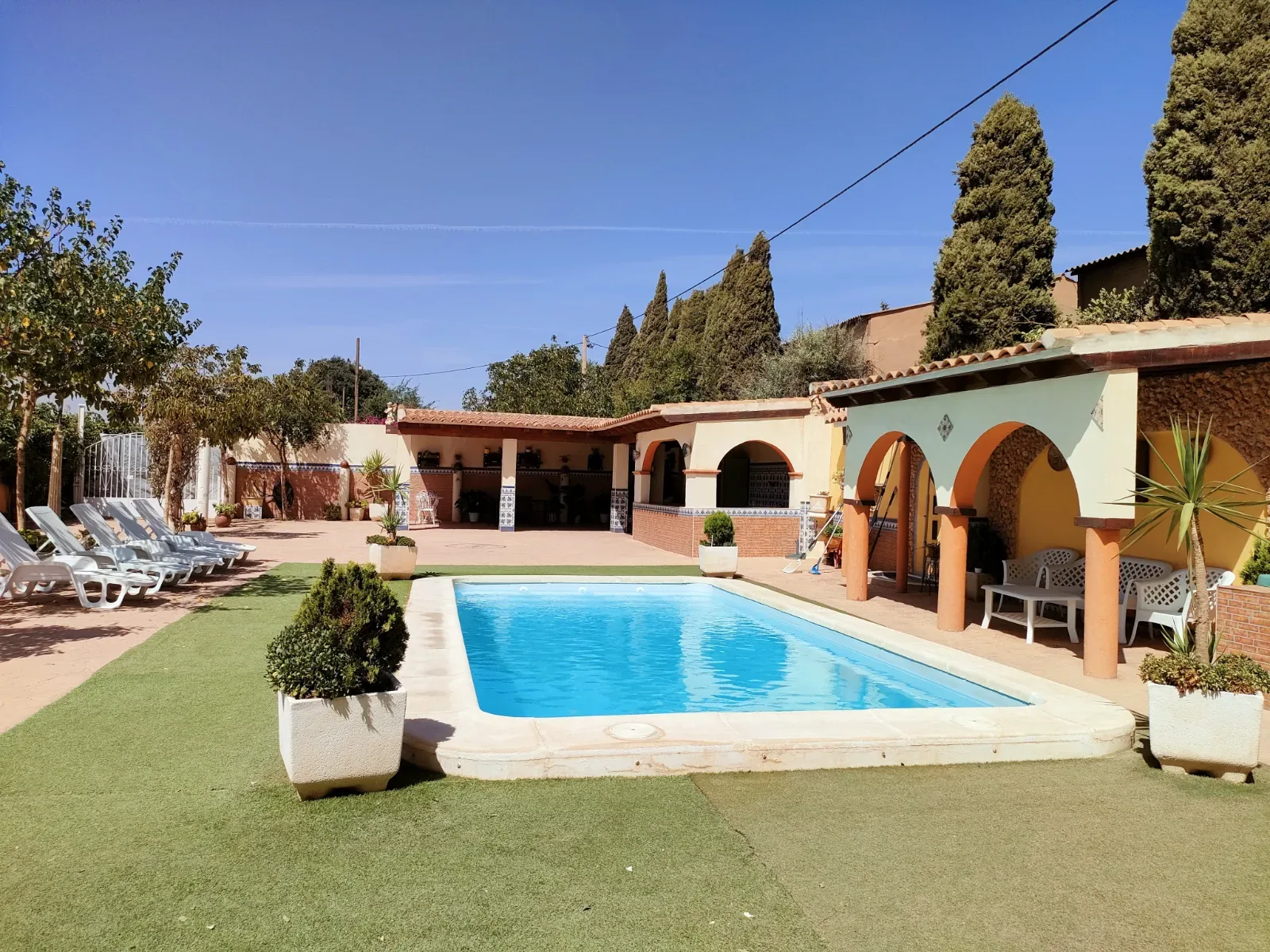 Encantadora casa rural para 13 personas rodeada de preciosos senderos en el Valle de Lecrín